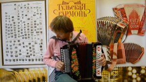 Гармонь "Куликово поле" 27/25 с традиционным соотношением голосов. Ре диез