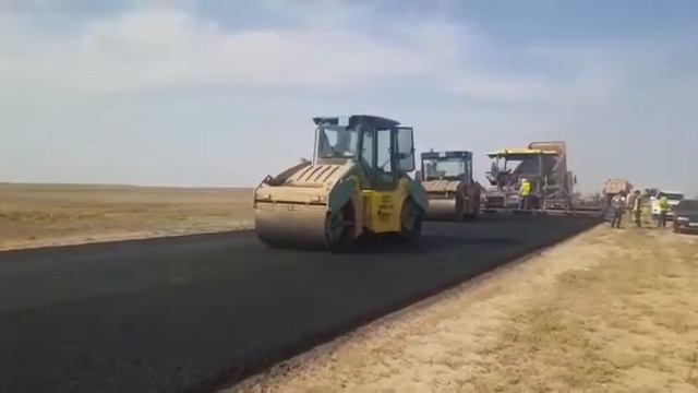 Устройство верхнего слоя покрытия (ЩМА-20). ПК 240+00. Дата 29.06.2021 г. смотреть онлайн