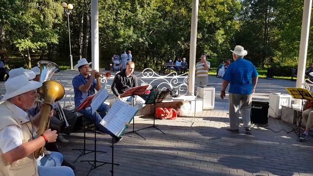 "Уральская рябинушка" - оркестр "Звезды ретро" смотреть онлайн