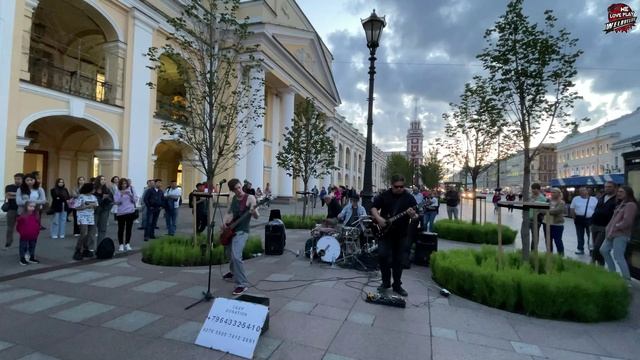«Будь как дома, путник»: парни поют жутковатую историю о лесничем смотреть онлайн