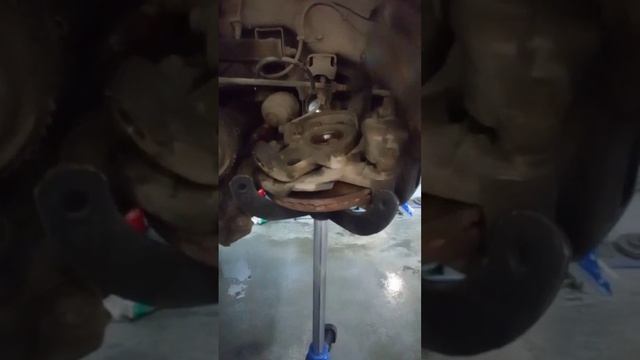 ?Как легко и быстро поменять нижние шаровые опоры на Mitsubishi Patero 4??? смотреть онлайн