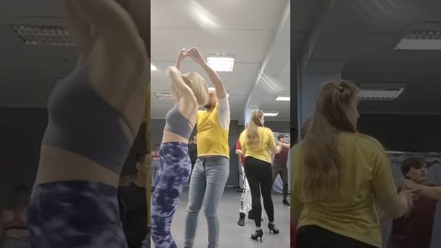 Link step by step. Bachata lesson is intermediate level.l №44 #dance смотреть онлайн