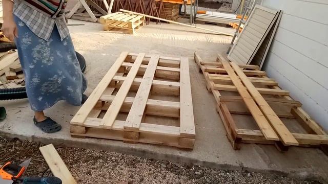 Кровать из деревянного поддона смотреть онлайн