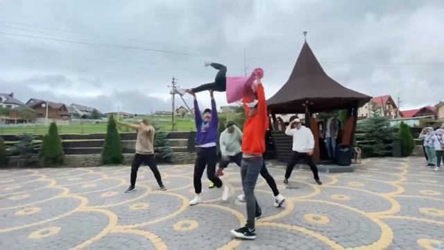 Крутой Танец Латина. НИКИТА ГРИШИН И Его Команда. DJ SNAKE - TAKI TAKI ⭐️ смотреть онлайн