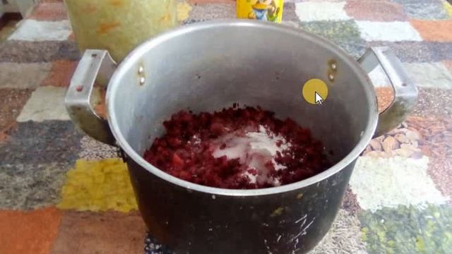 Винегрет минимальный и расширенный плюс свекольный сок.