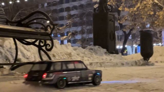 RC модели дрифтят по новогоднему городу! | Новогодний RC DRIFT | Боком в 2024 смотреть онлайн