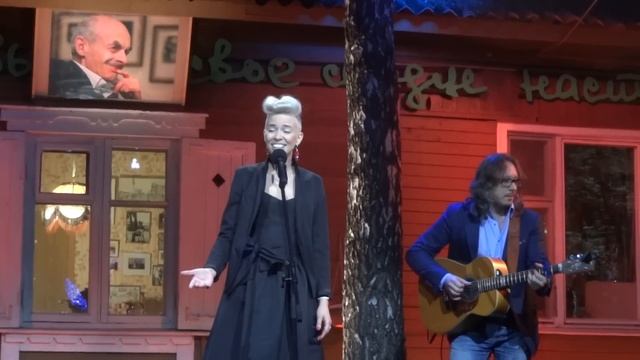 Варвара Визбор "Девочка плачет" смотреть онлайн