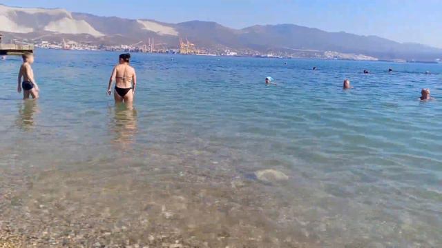в Новороссийске жара продолжается отдых тоже море водичка тёплая.все на море ( живу на чёрном море) смотреть онлайн