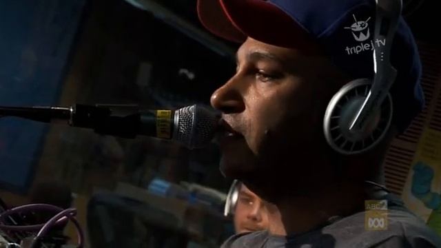 Tom Morello-Dirty Deeds Done Dirt Cheap Acoustic guitar смотреть онлайн