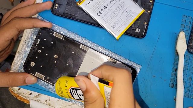 Замена экрана Repair Your Destroyed Oppo Phone with an LCD Combo Replacement смотреть онлайн