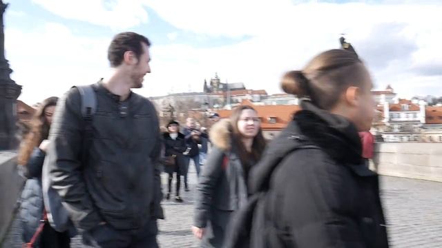 ГУЛЯЕМ С БРО ПО КАРЛОВОМУ МОСТУ смотреть онлайн