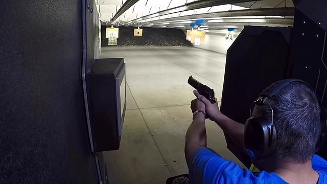 Desert Eagle 50AE - Black/Gold Two Tone (Spectacular combo!), some range time last week 😜 смотреть онлайн