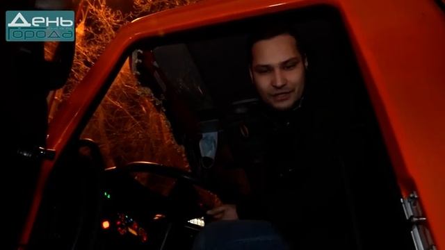 Для вывоза снега в Нижнем Новгороде привлекают дополнительную технику, работа идёт круглосуточно смотреть онлайн