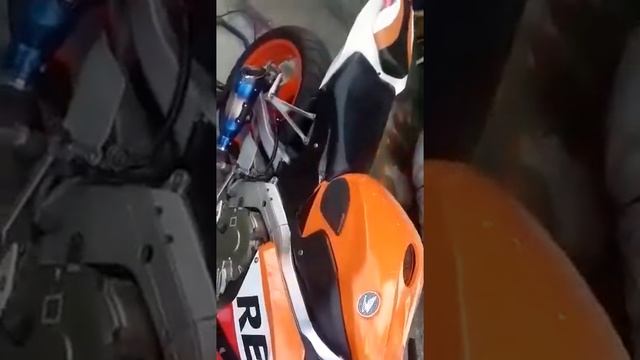 Honda CBR400RR modified fairings with SC project exhaust смотреть онлайн