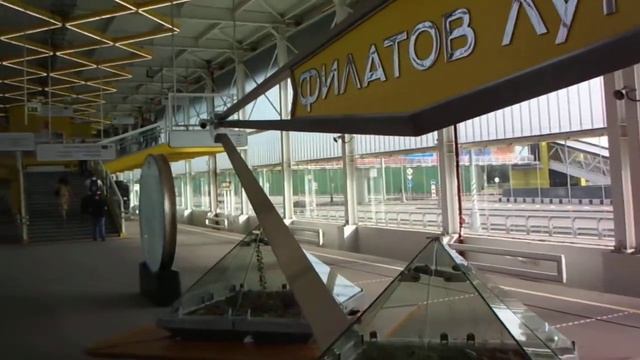 Самая светлая станция метро - "Филатов Луг" - и поезд в направлении "Саларьево" смотреть онлайн