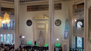 Тысячи человек в один голос произносят такбир на Ураза байрам 2022 в Московской Соборной мечети