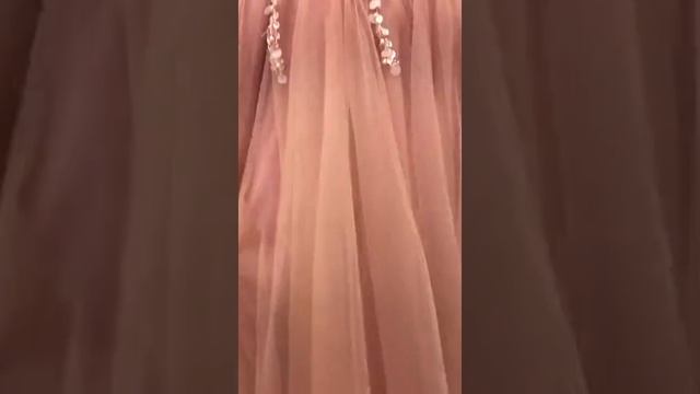 Пепельно розовое платье, топ обшитый стразами и пайетками смотреть онлайн