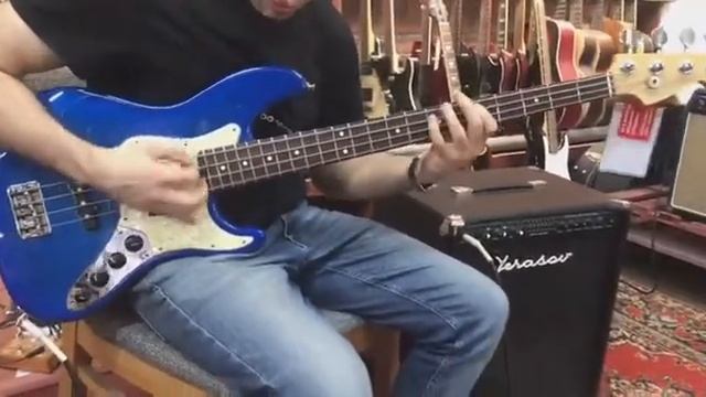 Обзор бас-гитары Fender Jazz Bass Deluxe 50th Anniversary SS Blue Sunburst USA 1996 | SKIFMUSIC.RU смотреть онлайн