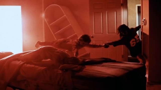 Почему приснился полтергейст? смотреть онлайн