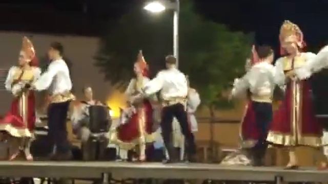 Русский танец "За околицей". Португалия 2011 г. Радость.Radost смотреть онлайн