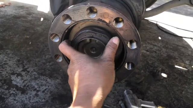 HOW TO CHANGE FRONT WHEEL BEARING ASSEMBLY & ROTOR DISK MERCEDES BENZ ACTROS смотреть онлайн