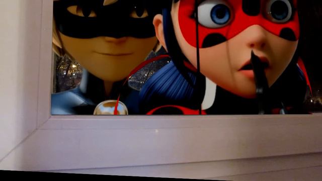ЛЕДИ БАГ И СУПЕР КОТ В РЕАЛЬНОЙ ЖИЗНИ ПОДГЛЯДЫВАЮТ ЗА МНОЙ В ОКНО 💙 LADYBUG IN REAL LIFE 💙 смотреть онлайн