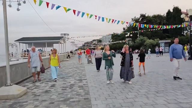 Крым АЛУШТА сегодня. Показываю КАК ЕСТЬ. Жизнь на море и ПОМОЩЬ людям. смотреть онлайн