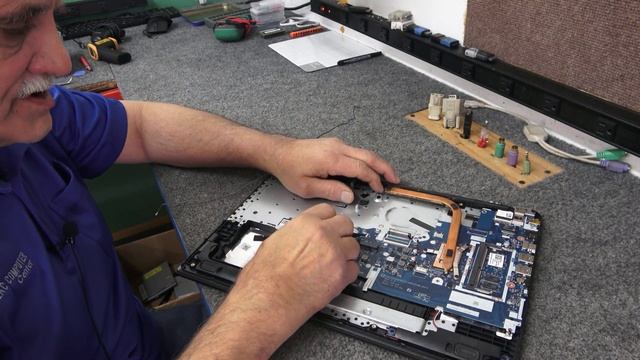 Disassembly of Broken Laptop For Recycling Lenovo Ideapad 330 15ikb (Episode No. 2) смотреть онлайн