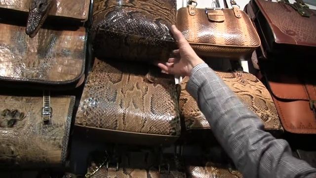 женские кожаные сумки из кожи питона, крокодила смотреть онлайн