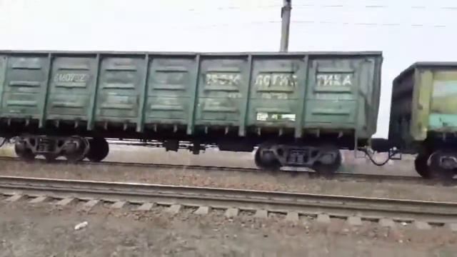 Читинец выходит со станции. 3ЭС5К-480 "Ермак" с грузовым поездом и приветливой бригадой смотреть онлайн