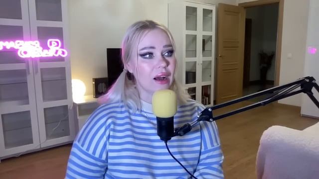 26.11.2022 | Маруся на СТРИМЕ | Читаем фф о Вигу смотреть онлайн