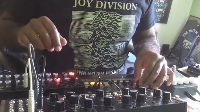 Korg Volca Beats with Electro-Harmonix Bass Mono Synth / Moog Mother 32 + Korg SQ-1 + EHX Canyon смотреть онлайн