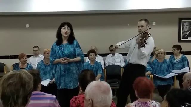 Поет Яна Югова."Дружба".Аккомпанирует на альте Евгений Югов(сын). смотреть онлайн
