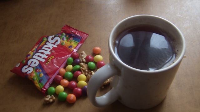 Vlog обзор СКИТЛС Skittles пробуем с грецкими орехами