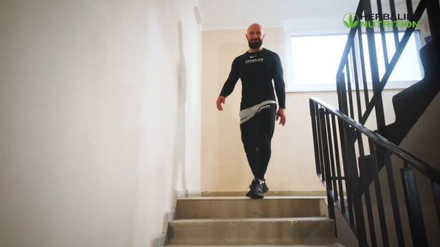 Нет времени на спортзал!? Ни чего! Тебе в помощь собственный подъезд! ☝️Смотри видео! смотреть онлайн