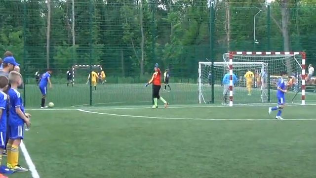 Футбольная школа Харьков-Динамик(девушки) 2тайм,лига 2004 смотреть онлайн