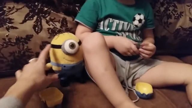 Миньон светящийся в темноте и фигура с бананами Minions Laser Pointer