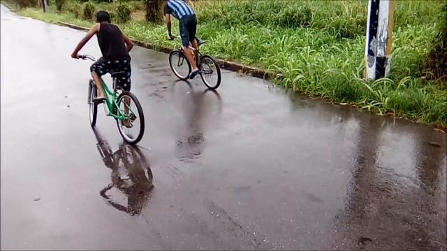 Rain Drifting (bike drifting) смотреть онлайн