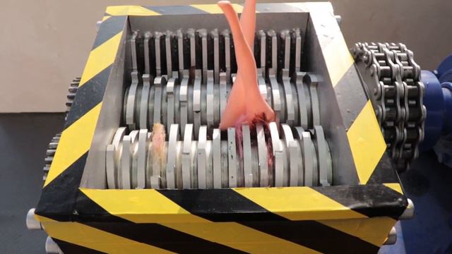 Shredding Machine Crushing Doll Experiment