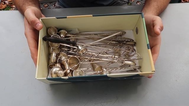 Trading Candle Snuffers for Gold at Coin Store смотреть онлайн