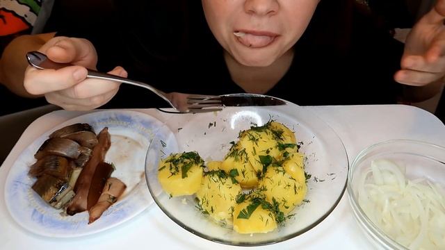 ???/ASMR/Молока/Икра Сельди/Картофель/Лучок/Звуки еды смотреть онлайн