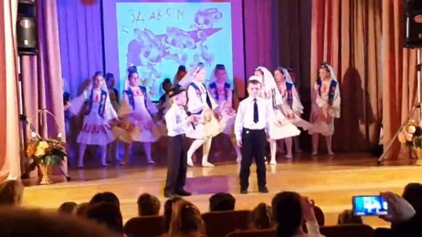 Детская татарская эстрада. Children's Tatar variety show. Children masterfully sing songs.