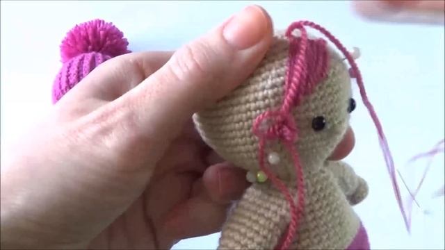 Пупс крючком. Часть 5. Прическа // мастер-класс toyfabric смотреть онлайн