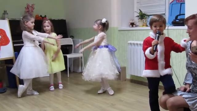 В Нижнем Новгороде Новый Год пахнет Мандаринками! смотреть онлайн