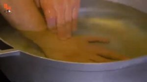 УЖАЛИЛА РЫБА КРЫЛАТКА . Ядовитая рыба ужалила в руку . Brave Wilderness на русском