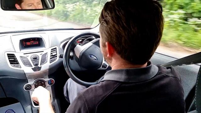 FORD FIESTA 1.4 TDCi Zetec 5dr Manual Diesel Hatchback in Red BD10NJE 78,300 miles £3.895 смотреть онлайн