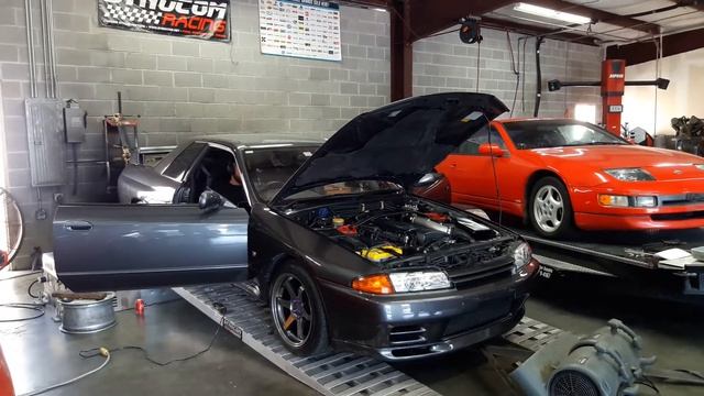 Nismo R32 GTR Dyno Tuning! смотреть онлайн