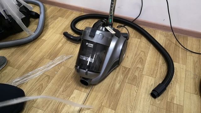 Сравнение пылесосов: Samsung SC18M31 vs VITEK VT-8110 (полоски) смотреть онлайн