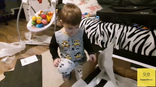 3 years old boy unboxing Dell Alienware AW2027HF 240Hz IPS gaming monitor смотреть онлайн