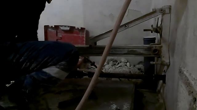 Алмазное бурение в стене толщиной 1.5 метра смотреть онлайн